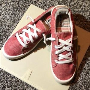 NOT RATED TENNIS SHOES FLATS size 6.7